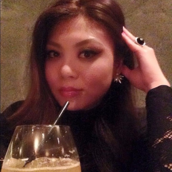 Meet your Posher, Verona Lee - Picture 3 of 3